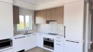 Modern Kitchen Renovation: Clean Design Meets Everyday Functionality
